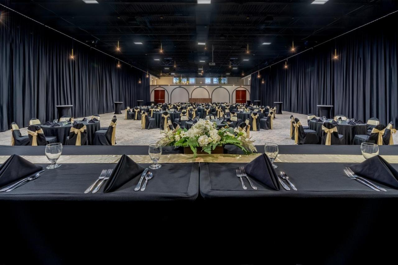 Grand Williston Hotel And Conference Center ภายนอก รูปภาพ