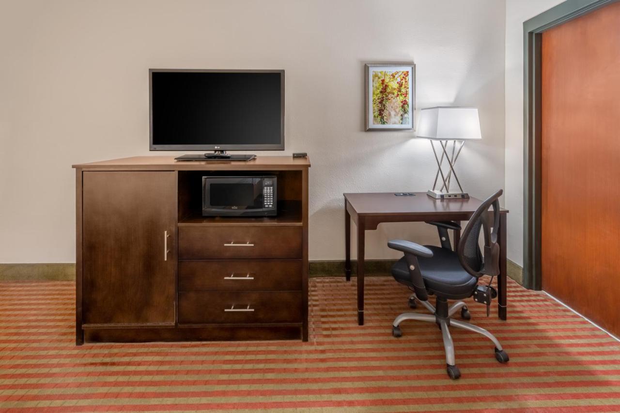 Grand Williston Hotel And Conference Center ภายนอก รูปภาพ