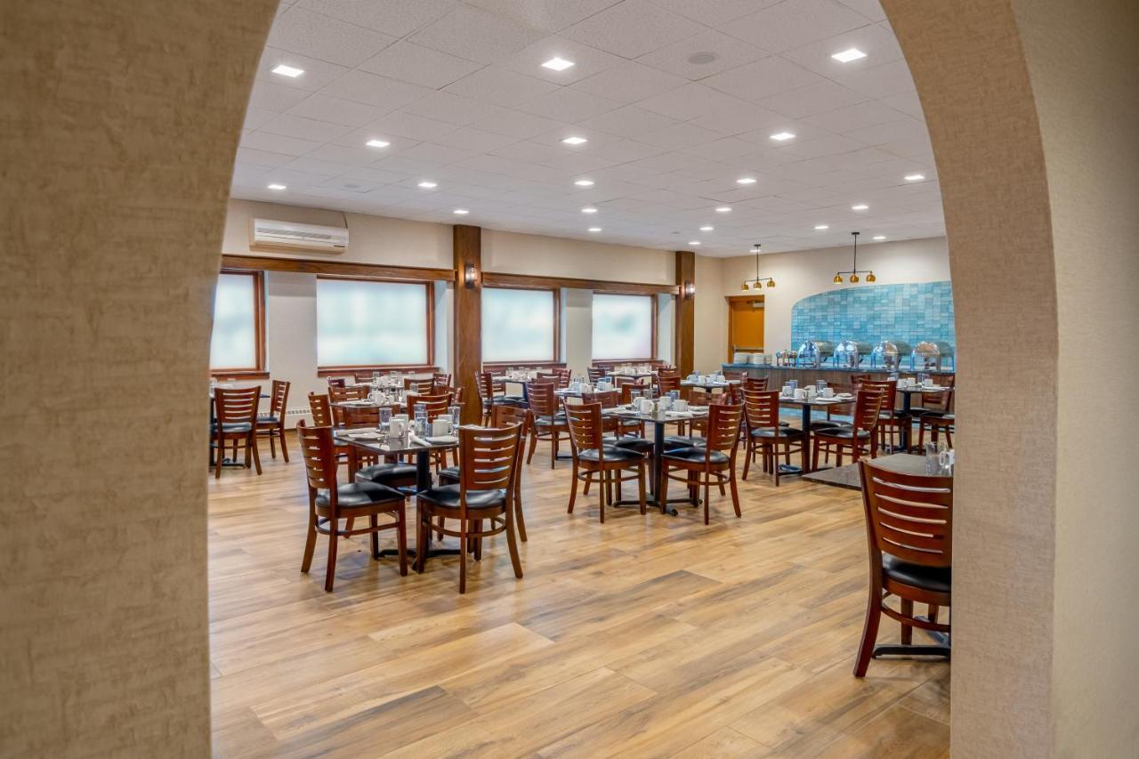 Grand Williston Hotel And Conference Center ภายนอก รูปภาพ