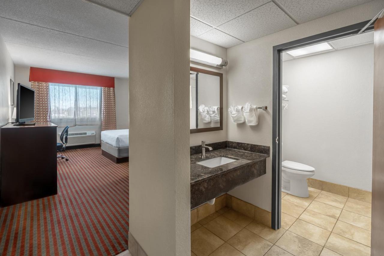 Grand Williston Hotel And Conference Center ภายนอก รูปภาพ