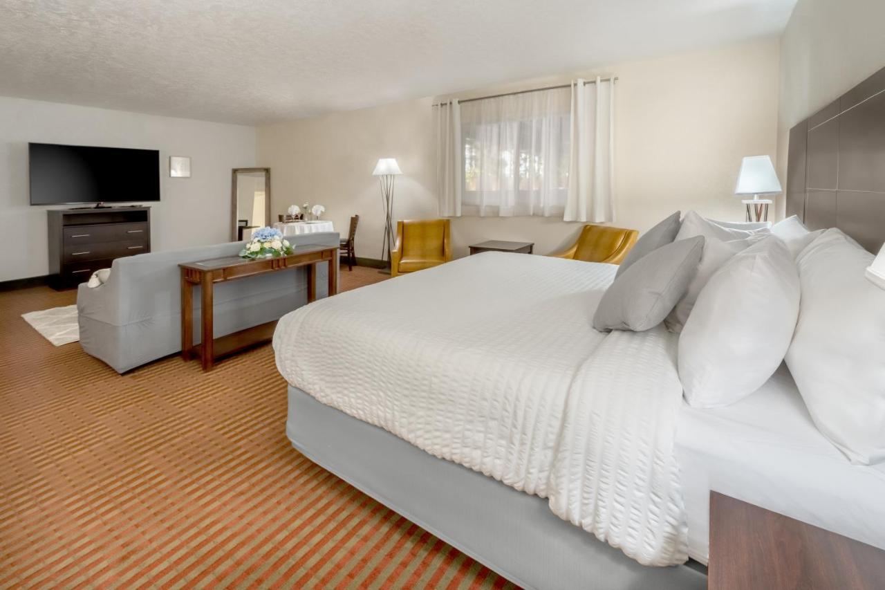 Grand Williston Hotel And Conference Center ภายนอก รูปภาพ