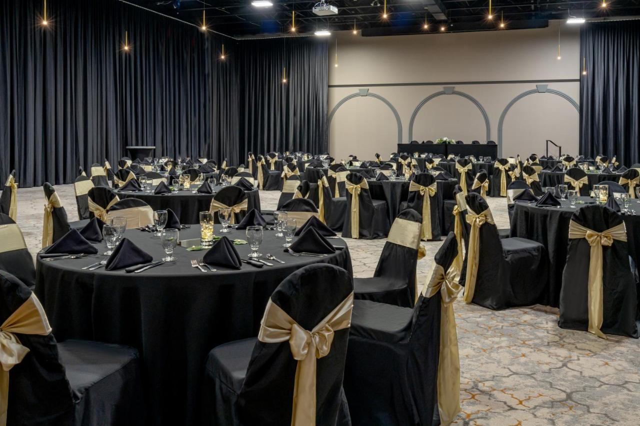 Grand Williston Hotel And Conference Center ภายนอก รูปภาพ
