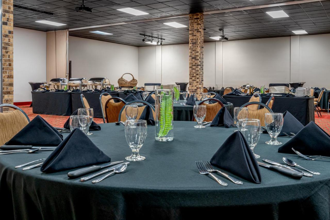 Grand Williston Hotel And Conference Center ภายนอก รูปภาพ
