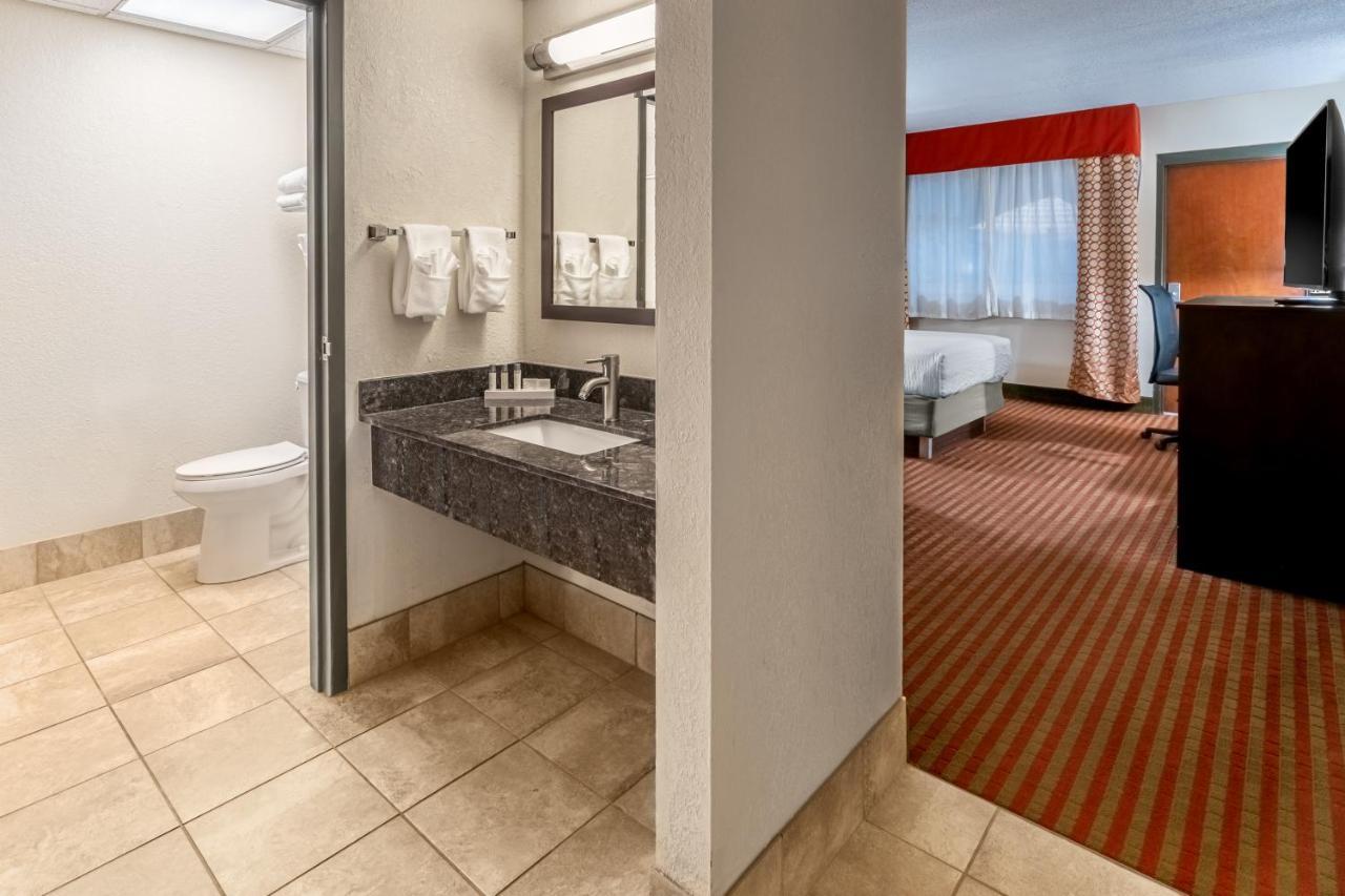 Grand Williston Hotel And Conference Center ภายนอก รูปภาพ